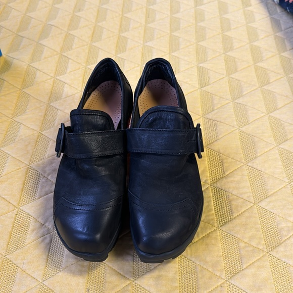 Fluevog, Mellow Buckle Shoe - Picture 3 of 11
